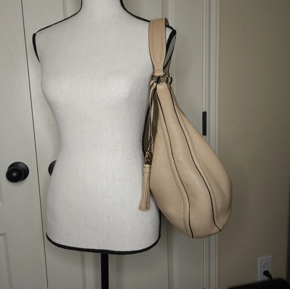 HP!! MICHAEL KORS CREAM TASSEL LARGE LYDIA HOBO BAG